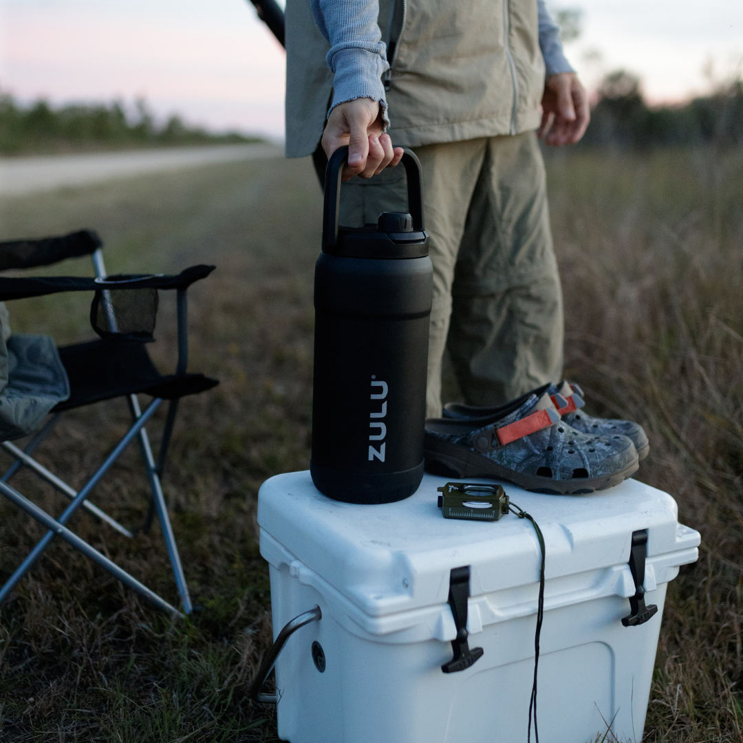 goals-mammoth-101oz-stainless-steel-bottle-j5 GoalsMammothBlackLifestyle.png